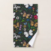Wilde bloemen en vlinders op zwart bad handdoek (Handdoek)