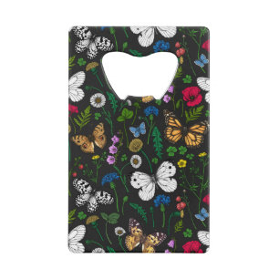 Wilde bloemen en vlinders op zwart creditkaart flessenopener