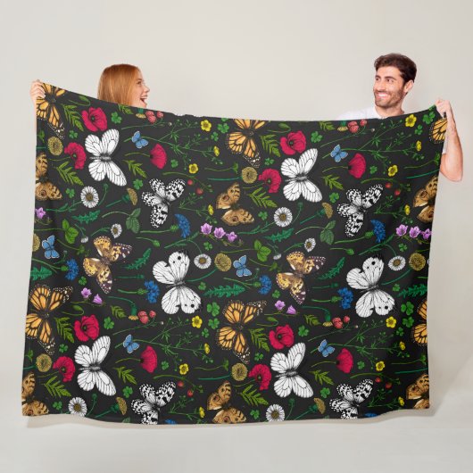 Wilde bloemen en vlinders op zwart fleece deken (In situ)