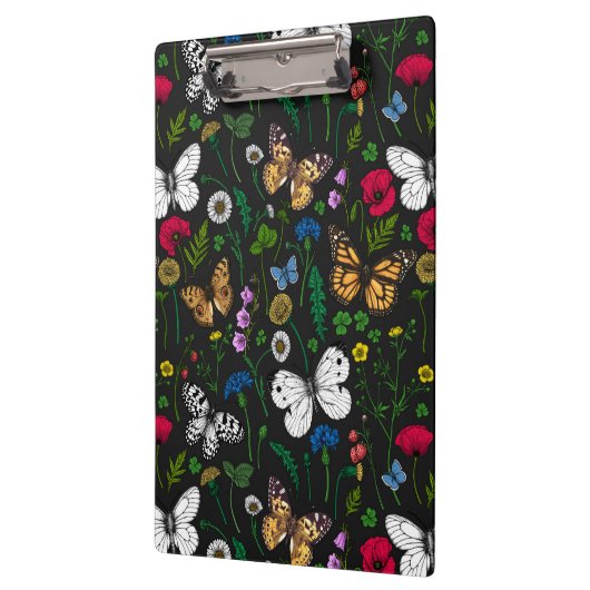 Wilde bloemen en vlinders op zwart klembord (Links)
