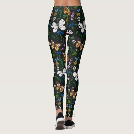 Wilde bloemen en vlinders op zwart leggings (Achterkant)