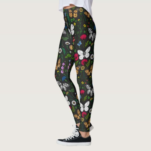 Wilde bloemen en vlinders op zwart leggings (Links)