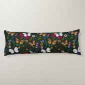 Wilde bloemen en vlinders op zwart lichaamskussen (Achterkant)