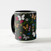 Wilde bloemen en vlinders op zwart mok (Voorkant links)