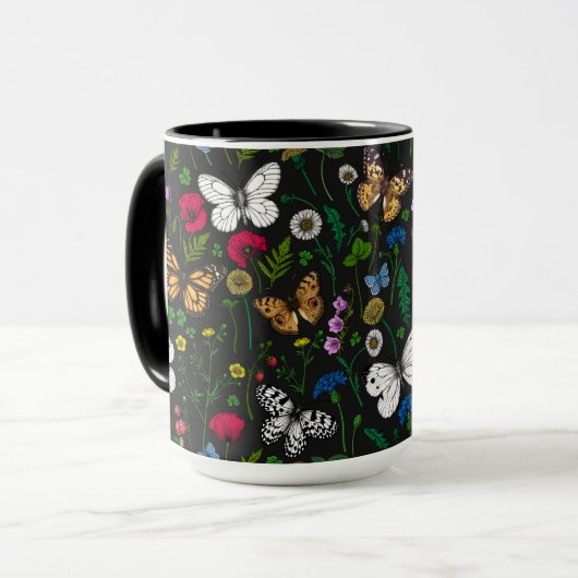 Wilde bloemen en vlinders op zwart mok (Voorkant links)