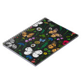 Wilde bloemen en vlinders op zwart notitieboek (Linkerzijde)