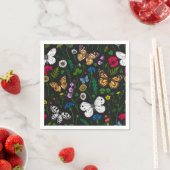 Wilde bloemen en vlinders op zwart servet (Insitu)