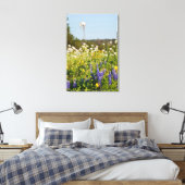 Wilde bloemen en windmolens in Texas Hill Country Canvas Afdruk (Insitu (Slaapkamer))