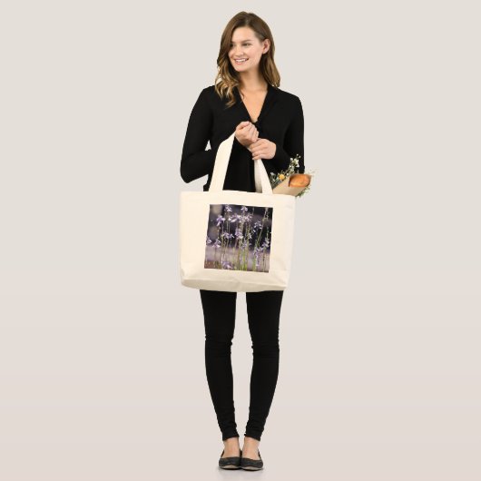 Wilde bloemen grote tote bag (Voorkant (model))