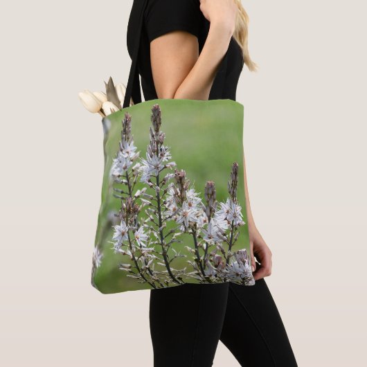 Wilde bloemen in Paphos, Cyprus Tote Bag (Dichtbij)