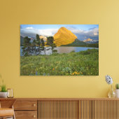 Wilde bloemen langs Swiftcurrent Lake in de Many Canvas Afdruk (Insitu (Woonkamer))