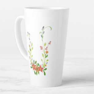 Wilde bloemen mok van latte koffie