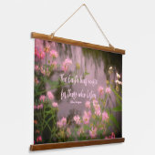 Wilde bloemen nabij Brook Earth Inspirerend Hangend Wandkleed (Gebogen)