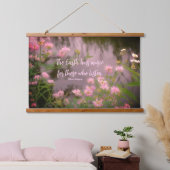 Wilde bloemen nabij Brook Earth Inspirerend Hangend Wandkleed (Slaapkamer)