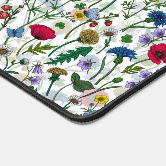 Wilde bloemen op wit bureaumat (Hoek)