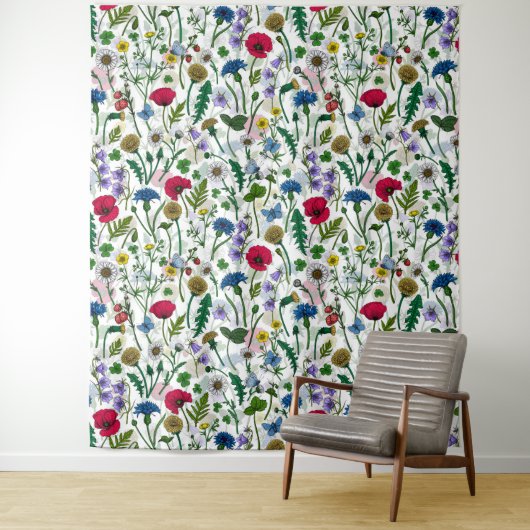 Wilde bloemen op wit wandkleed (In situ)