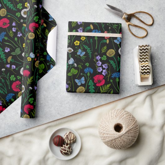 Wilde bloemen op zwart cadeaupapier (Crafts)