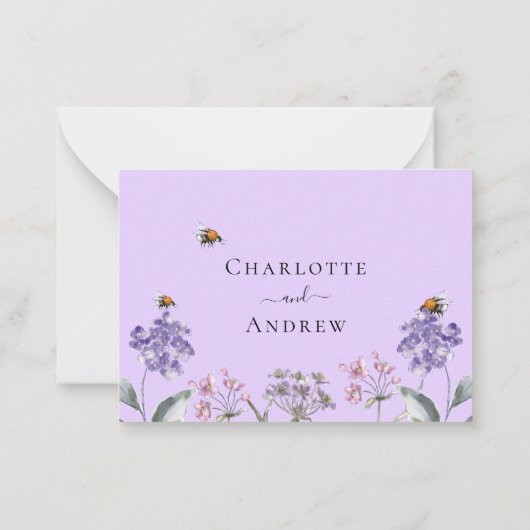 Wilde bloemen overtreden paarse trouwreactie RSVP Notitiekaartje (Achterkant)
