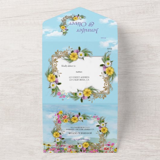 Wilde bloemen tegen een blauwe hemel all in one uitnodiging (Buitenkant)