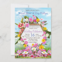 Wilde bloemen tegen een blauwe hemel