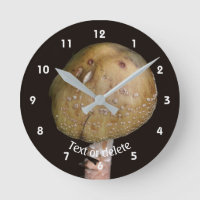 Wilde bruine paddestoel gepersonaliseerd natuur