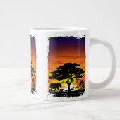Wilde dieren op de Afrikaanse Savanna Sunset Grote Koffiekop (Rechts)
