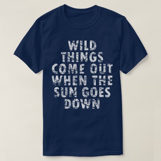 Wilde dingen 's nachts Spooky Tekstkunst T-shirt (Design voorkant)