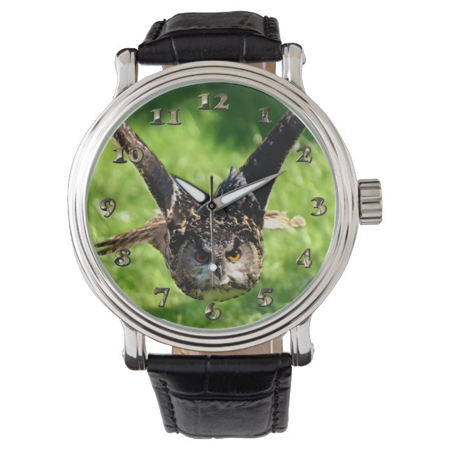 Wilde Eagle Owl in volle vlucht Horloge (Voorkant)
