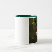 wilde eend die op het punt staat met twee tongen k tweekleurige koffiemok (Center)