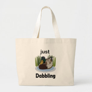 Wilde Eend Dompelt Zich In Zwembad Feestje Grote Tote Bag