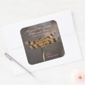 Wilde en Vrije Quote Golden Dragonfly Vierkante Sticker (Envelop)