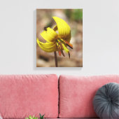 Wilde forel Lily Bloem en Firefly Vriend Canvas Afdruk (Insitu (Woonkamer))