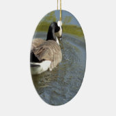 Wilde ganzen zwemmen in het meer, watercirkel keramisch ornament (Rechts)