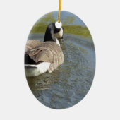 Wilde ganzen zwemmen in het meer, watercirkel keramisch ornament (Voorkant)