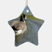 Wilde ganzen zwemmen in het meer, watercirkel keramisch ornament (Rechts)