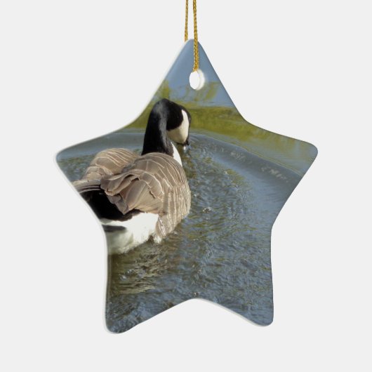 Wilde ganzen zwemmen in het meer, watercirkel keramisch ornament (Rechts)