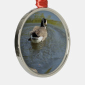 Wilde ganzen zwemmen in het meer, watercirkel metalen ornament (Rechts)