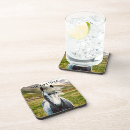 Wilde grijze paarden in de bergen bier onderzetter