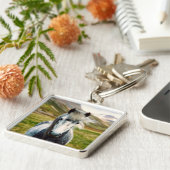 Wilde grijze paarden in de bergen sleutelhanger (Zijkant)