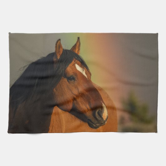 Wilde hengst, Gouden Licht en Regenboog Theedoek (Horizontaal)