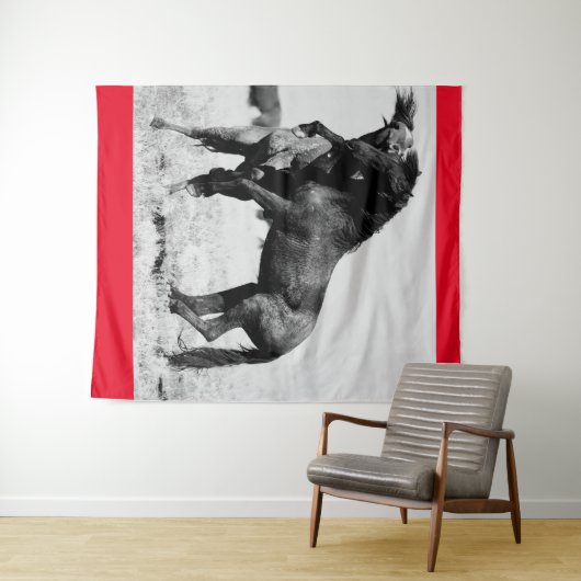 WILDE HOREN VAN UTAH FIGHTSTALLIONS TAPESTRY WANDKLEED (In Situ (horizontaal))