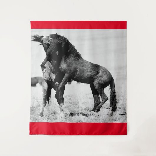 WILDE HOREN VAN UTAH FIGHTSTALLIONS TAPESTRY WANDKLEED (Voorkant)