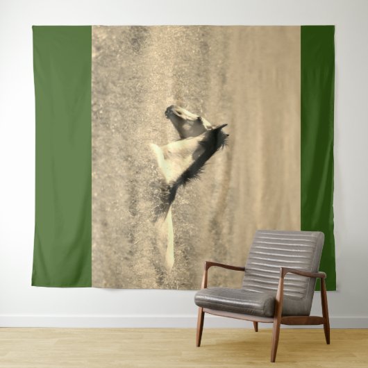 WILDE HORSE IN DE DESERT  Tapestry Wandkleed (In Situ (horizontaal))