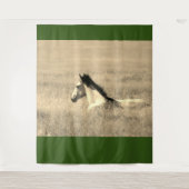 WILDE HORSE IN DE DESERT  Tapestry Wandkleed (Voorkant)