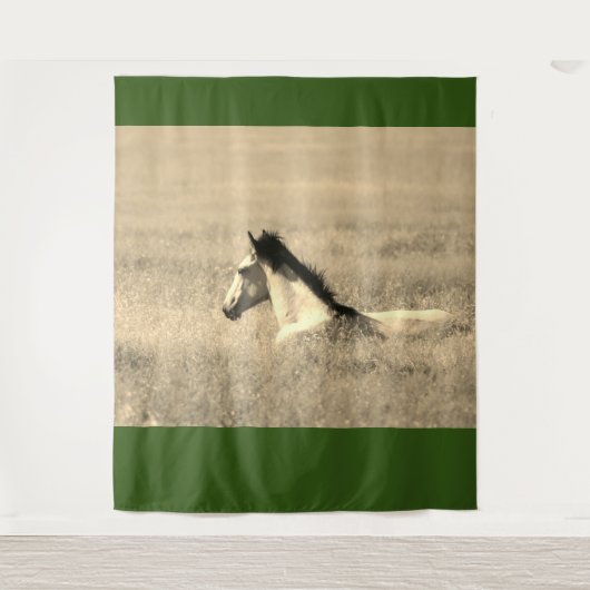 WILDE HORSE IN DE DESERT  Tapestry Wandkleed (Voorkant)