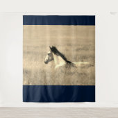 WILDE HORSE IN DE DESERT Tapestry Wandkleed (Voorkant)