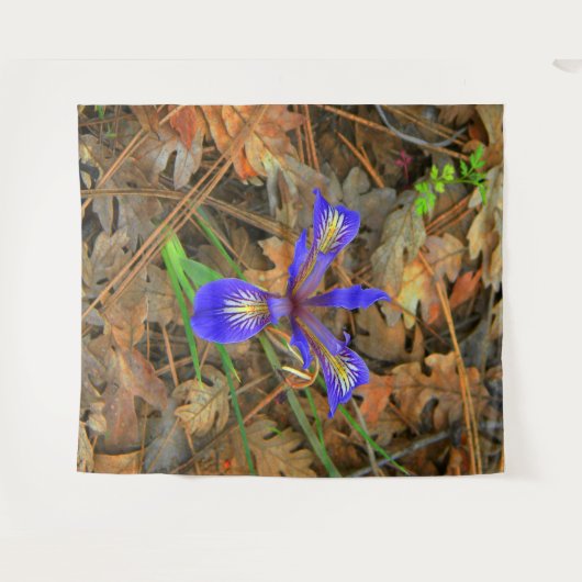 Wilde iris bloeien..... wandkleed (Voorkant (horizontaal))