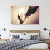 Wilde knoppen - stuwkracht van een nieuw leven canvas afdruk (Insitu (Slaapkamer))