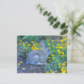 Wilde konijn in gele bloemen briefkaart (Staand voorkant)