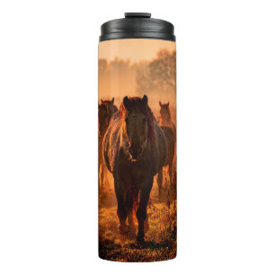 wilde konik - paarden die direct naar de oorlog tr thermosbeker